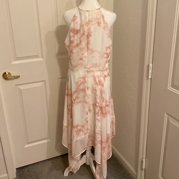 Halter Dress size L very pretty and flowing dress. Mauve and cream. - Picture 3 of 12